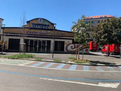 Il degrado del Corvetto tra gli "affari" dei pusher e chi cerca cibo nei rifiuti