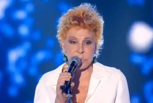"Non ricordo...". La Vanoni interrompe lo show: cosa è successo a Verona