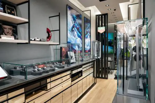 TAG Heuer, seconda boutique in Italia, nel segno del Connected 