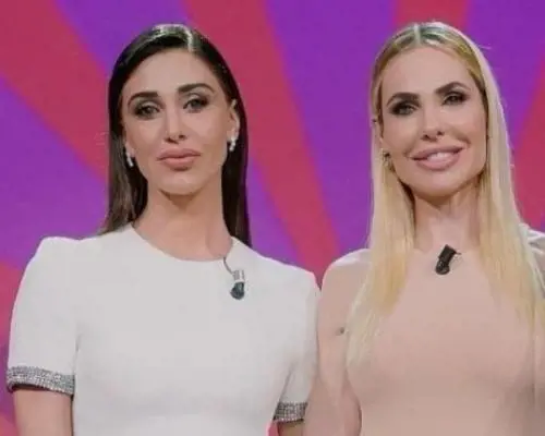 Le corna e la vaccheria: Belen e Ilary scatenate sui social