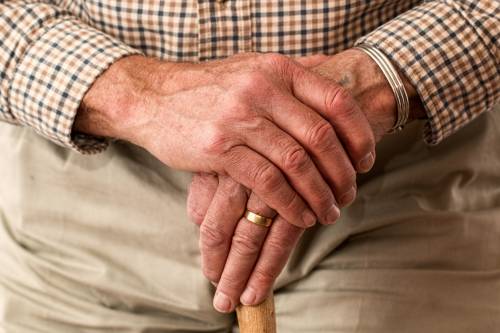 Frattura del femore a 90 anni, cause e prevenzione