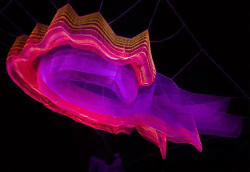 Sculture al vento: l'installazione di Janet Echelman incanta Milano