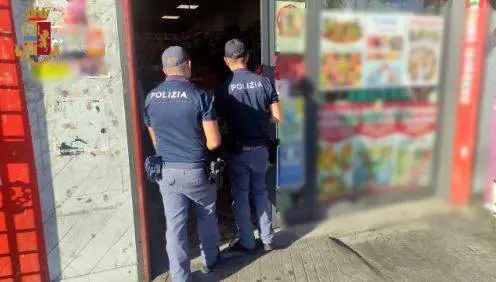 Secchio di blatte e molto altro: chiuso bar da incubo