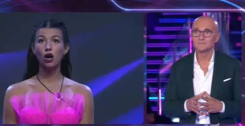 "Non vuole che parli di lei". Elettra Lamborghini diffida la sorella Ginevra al GF vip