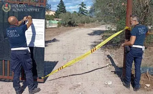 Costruiva villa su discarica abusiva di rifiuti pericolosi: area sequestrata