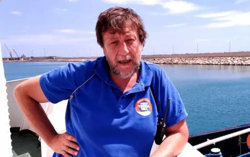 In mare pure la Ong italiana. Casarini: "A Meloni consiglio olio di ricino"