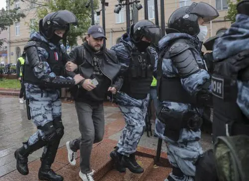 Il pugno di ferro di Putin: pene più severe per i disertori