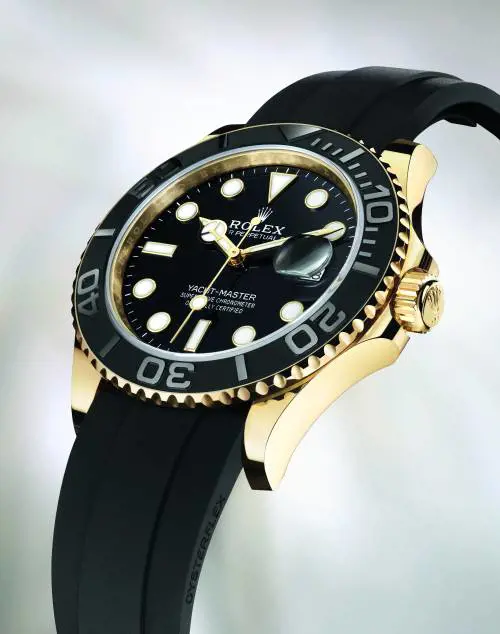 In due gli scippano il Rolex e gli orecchini