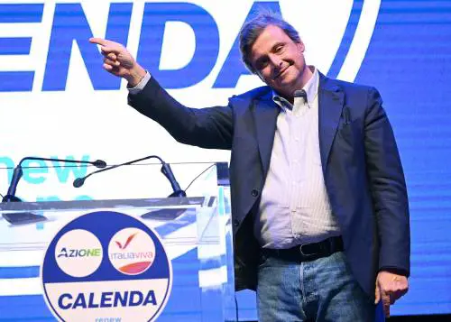 La profezia: "Il governo durerà poco". L'ultimo sketch di Calenda "Calindri"