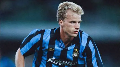 Dennis Bergkamp con la maglia dell'Inter: un flirt mai decollato