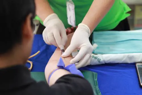 Creatinina alta negli anziani: cause, sintomi, valori