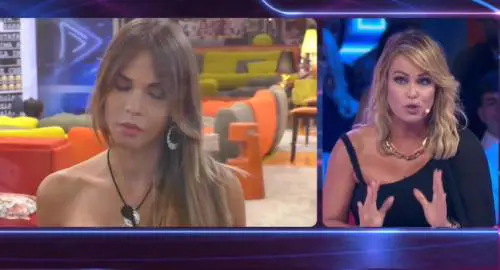 Sara Manfuso, il marito deputato Pd è fuori dal Parlamento. Bruganelli ironica: "Fuori anche lei?"