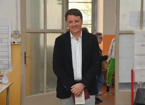 Renzi affila le unghie: "Mi chiedono di far cadere il governo, la mia specialità..."