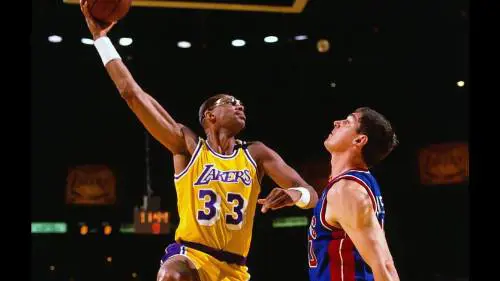 Abdul - Jabbar dritto a canestro