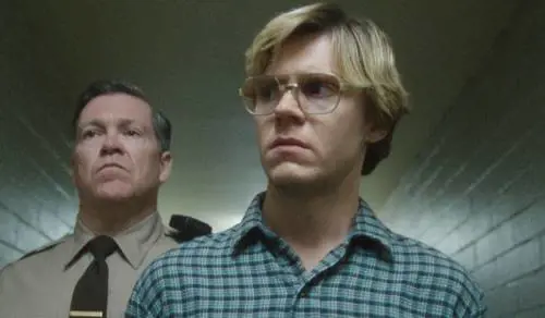 Da Dahmer al Dandi: quei criminali troppo affascinanti sullo schermo