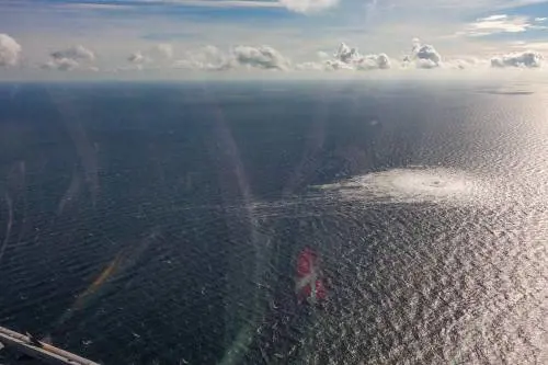 La nube di gas si allarga. Navi e aerei della Nato a protezione del Baltico