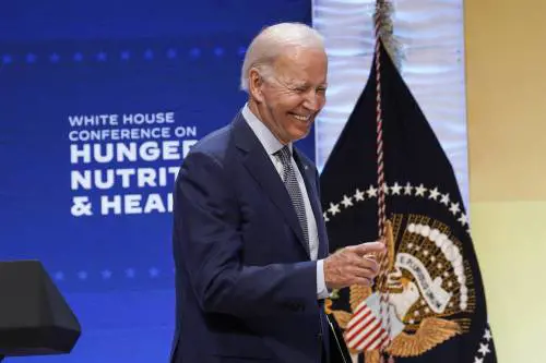 "Dov'è Jackie?". L'inquietante gaffe di Biden sulla deputata morta