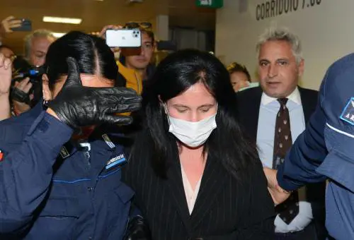 Lasciò morire la figlia, "terrorizzata" davanti ai giudici