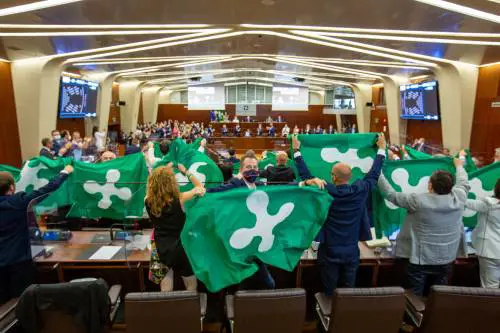 La Lega "in subbuglio" per il sorpasso di Fdi. "Torni partito del Nord"