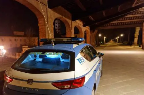 Una volante della polizia di Lucca