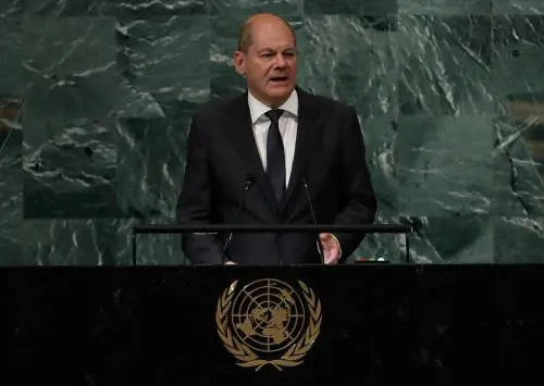L'ira di Scholz contro la Chiesa evangelica: finanzia le Ong che sbarcano clandestini