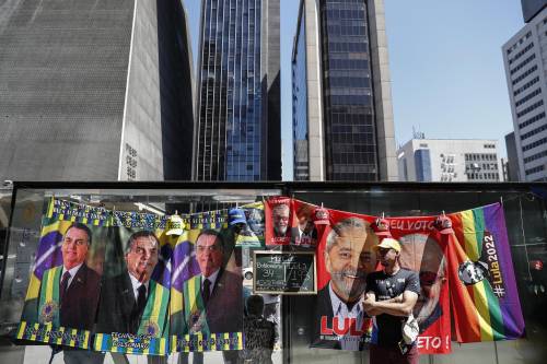 Il Brasile si prepara al voto: cosa c'è in gioco nella sfida tra Bolsonaro e Lula