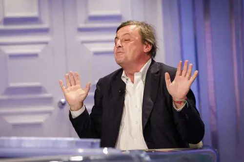 Calenda in maggioranza con Emiliano e i 5 stelle