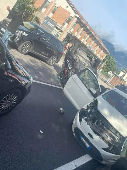 Ruba tre auto, nella fuga travolge e uccide un ciclista