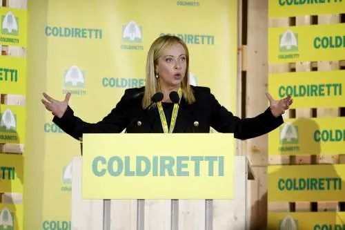 Accolta come una star Meloni debutta a Milano