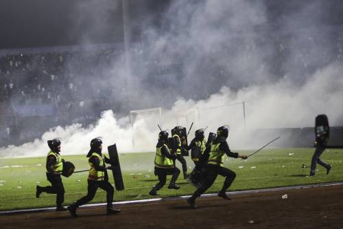 Indonesia, tragedia allo stadio: "Oltre 125 morti e centinaia di feriti"