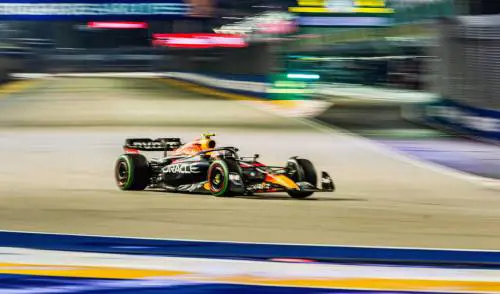 Gp Singapore, Perez sanzionato ma vince. La beffa Ferrari: scoppia la polemica