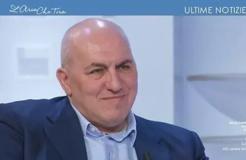"Gas e bollette, il governo solo ora...". Il tweet di Crosetto scatena la bufera