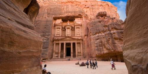 Un volo di 25 metri: turista italiano muore a Petra