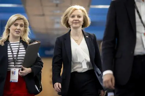 Retromarcia sul taglio delle tasse: la sconfitta politica di Liz Truss