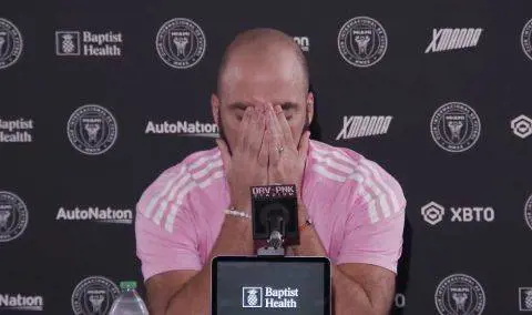 "Sento un dolore nell'anima". Higuain lascia il calcio a 35 anni