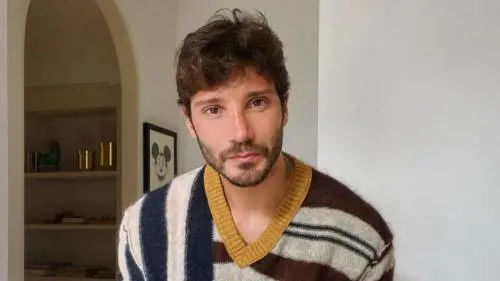 "Si è preso la villa da 2 milioni". Stefano De Martino si toglie uno sfizio
