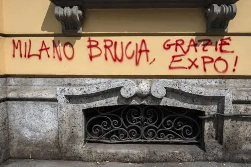 Partecipò a guerriglia contro Expo: arrestato in Francia antagonista 43enne