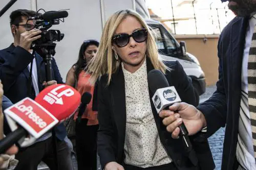 "Una lezione per le democrazie". Pure Le Monde fa "chapeau" alla Meloni