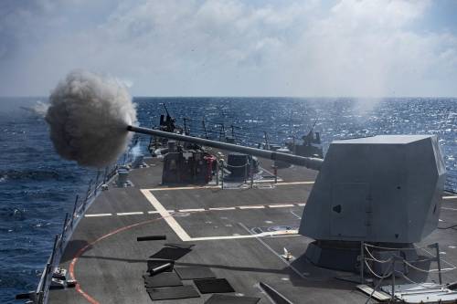 Navi in azione ed esercitazioni: la Nato sfida la Cina nel Pacifico