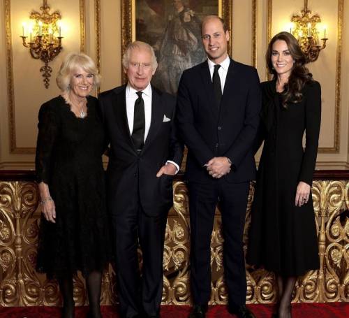 Re Carlo, Camilla, William e Kate: cosa si nasconde dietro il ritratto della nuova monarchia 