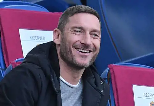 Le prime foto di Totti e Noemi: "Nello stesso locale della proposta a Ilary"