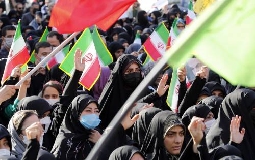 Il "velo" di ipocrisia delle femministe sulle proteste in Iran