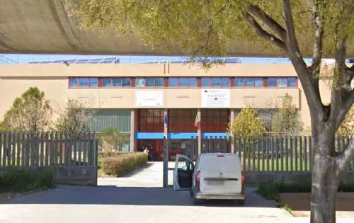 La denuncia del professore. "Aggredito per una nota". Ma l'istituto: tutto da chiarire