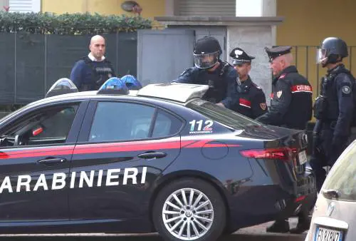 Sequestrato a 4 anni in casa dal padre. Liberato solo dopo 18 ore da incubo