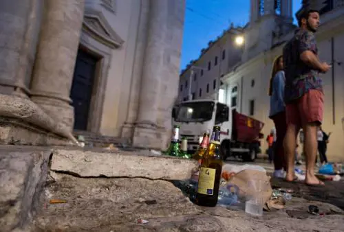 Vandalizzata Piazza del Popolo dai tifosi spagnoli del Betis Siviglia