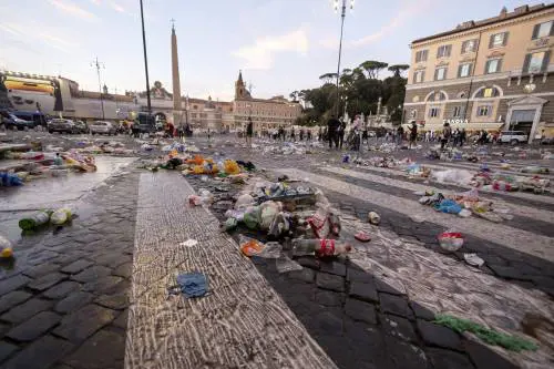"Babbo Natale?" Così Calenda sotterra Gualtieri 