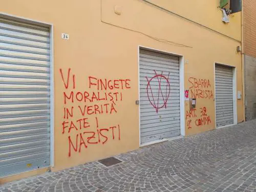 "Siete nazisti". Imbrattate le sedi Cgil e Cisl