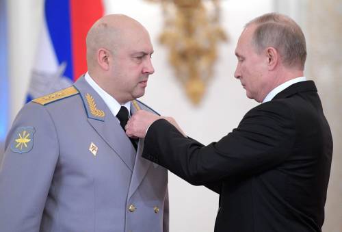 Il potere a Surovikin per una guerra totale. Putin ascolta i falchi ma a Donetsk arranca