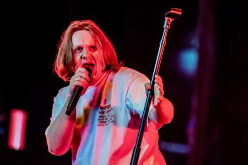 Sui social vincono i belli. Nel pop chi ha talento