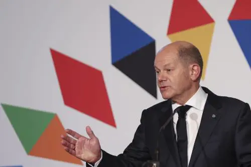 E Scholz apre il porto di Amburgo ai cinesi